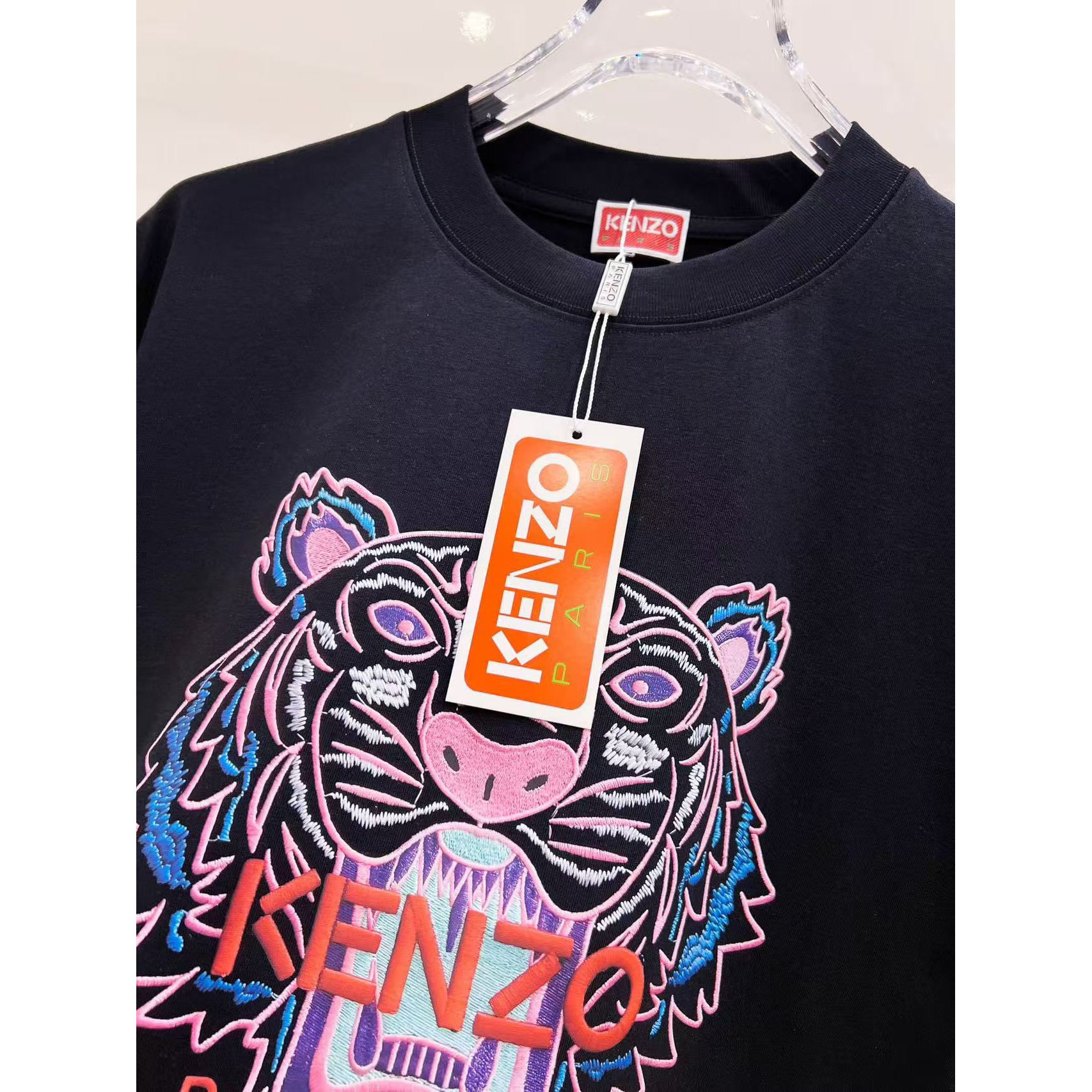 <p>KENZO 短袖圆领T恤(黑)</p>