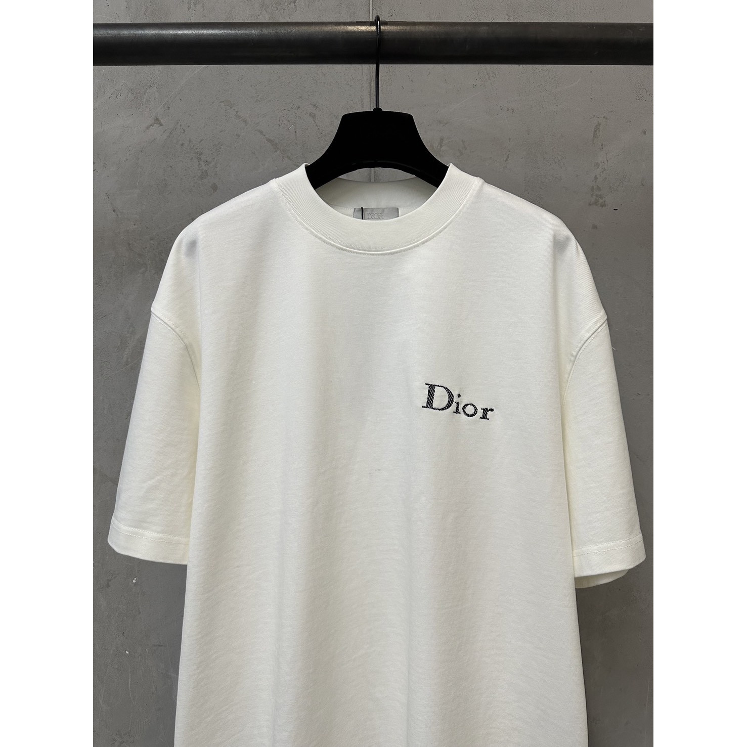 <p>Dior logo刺绣短袖T恤(白)</p>