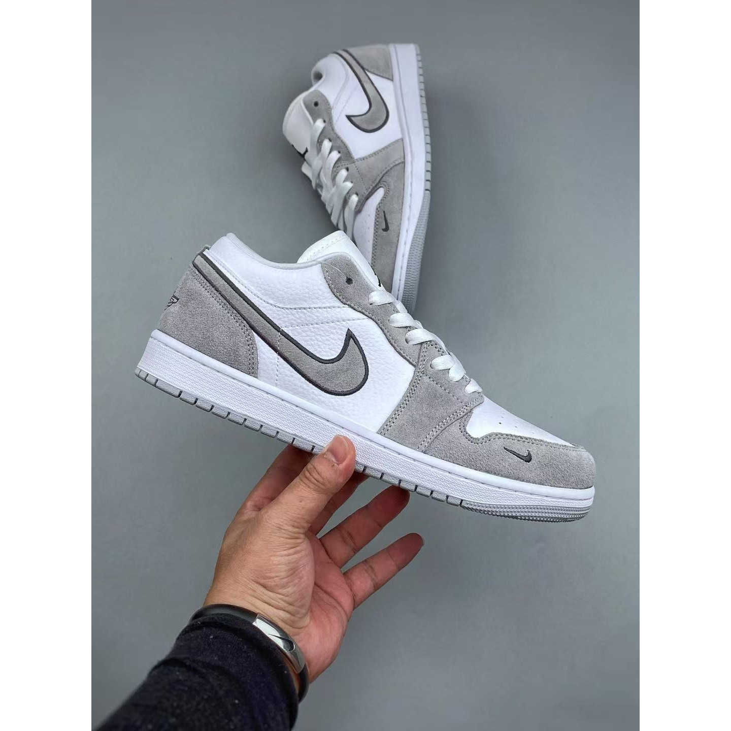 <p>Nike AIR JORDAN 1LOW G &nbsp;AJ1 文化休闲板鞋(灰)&nbsp;</p>