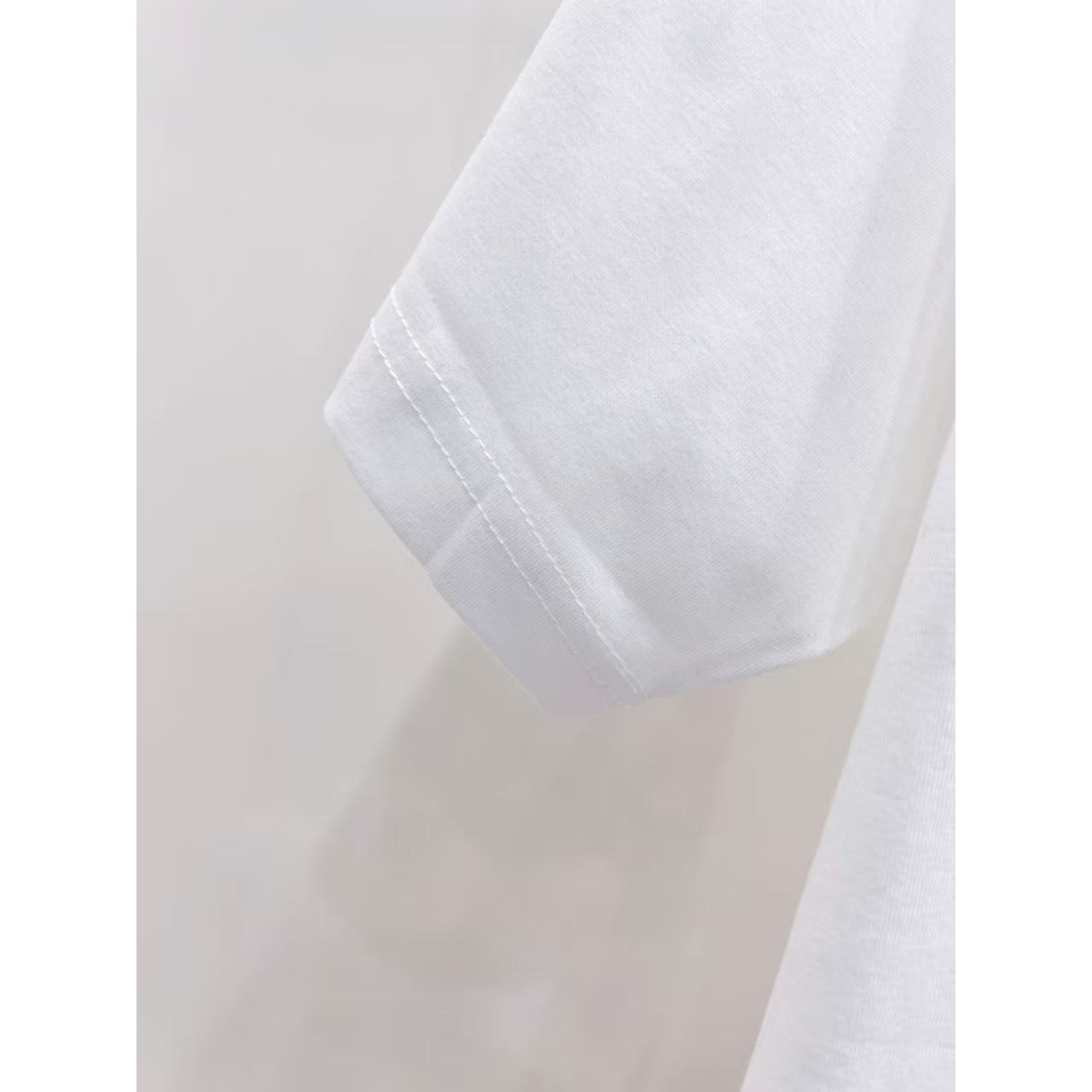 <p>Loro Piana&nbsp;短袖T恤(白)</p>