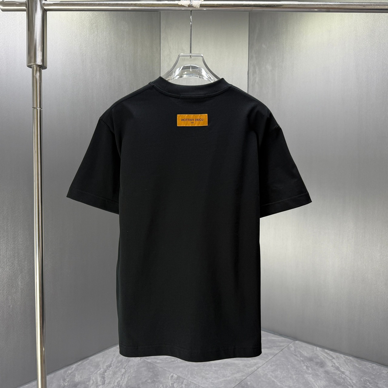 <p>LV 短袖T恤 (厚板)(黑)</p>