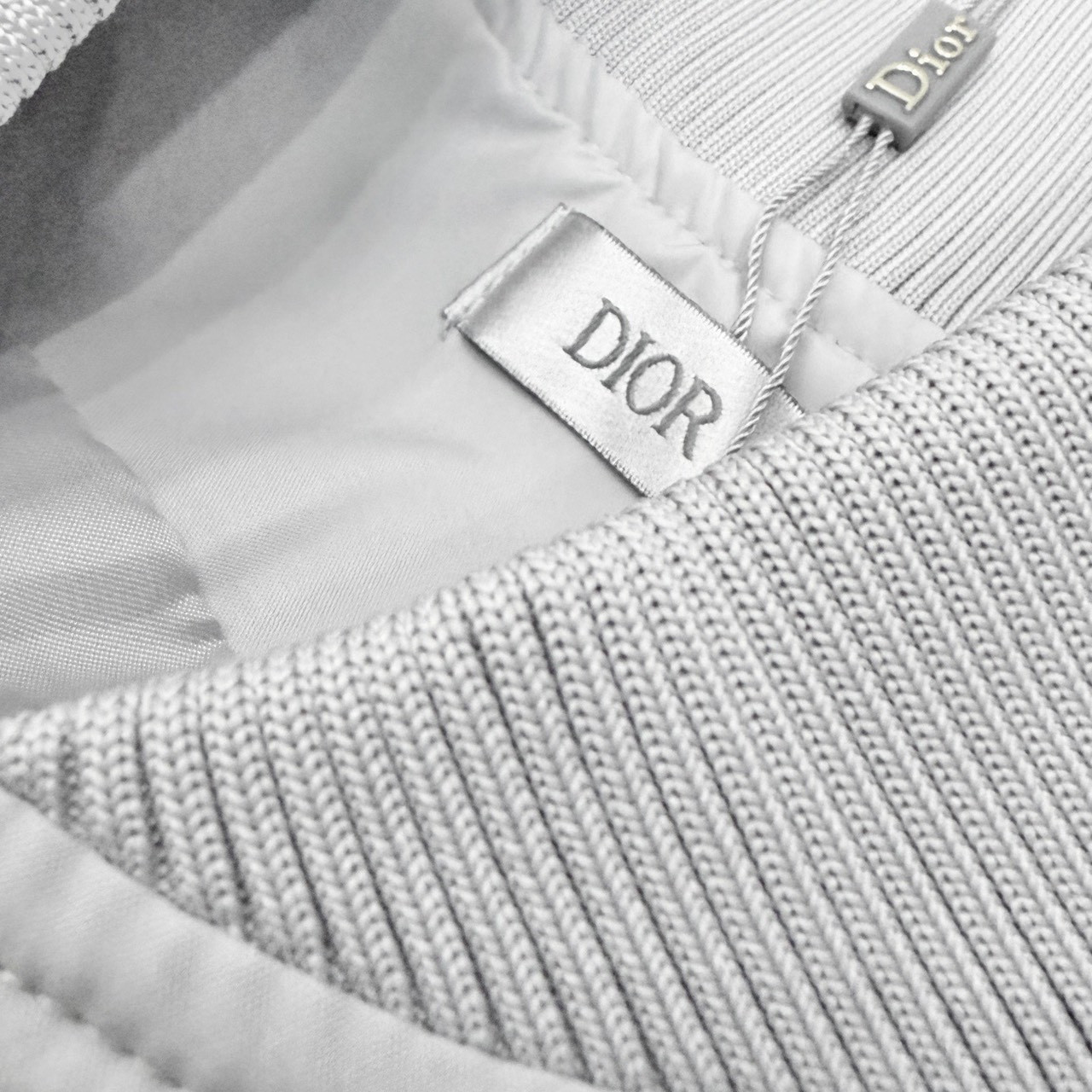 <p>DIOR 走秀款棒球外套(銀)</p>