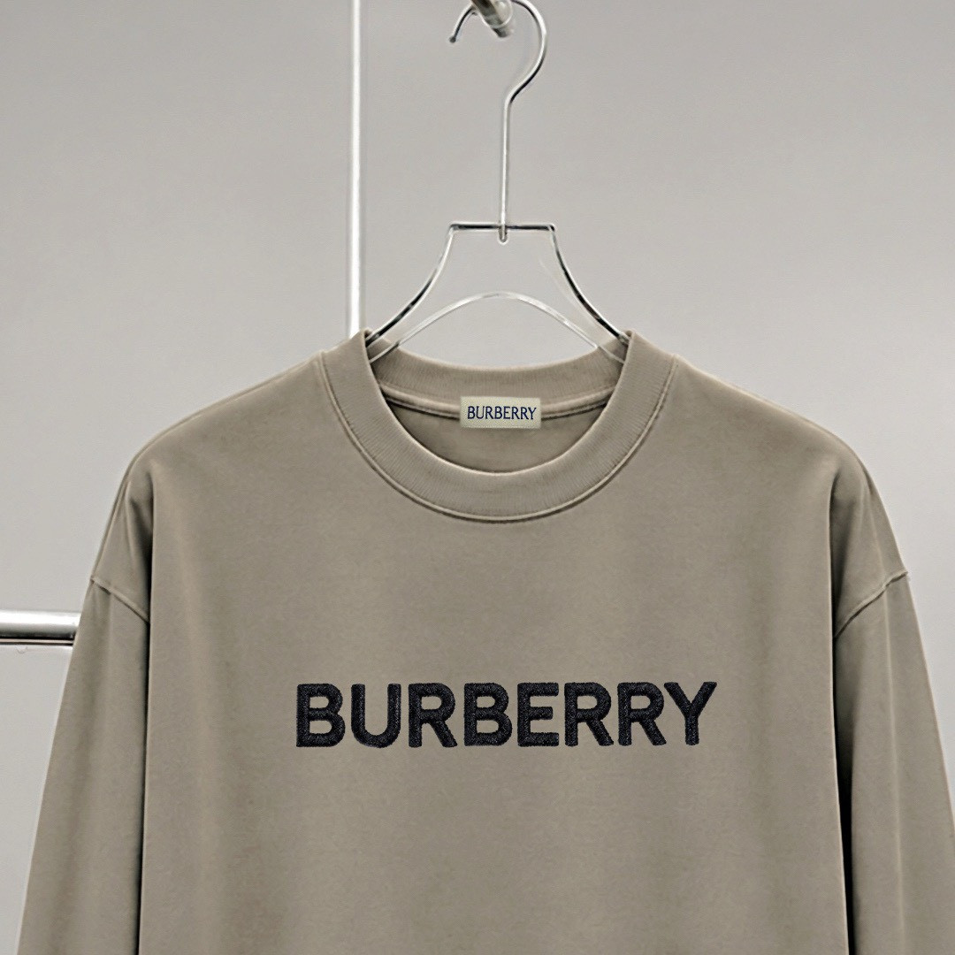 <p>BURBERRY logo图案绣花长袖(咖啡色)</p>