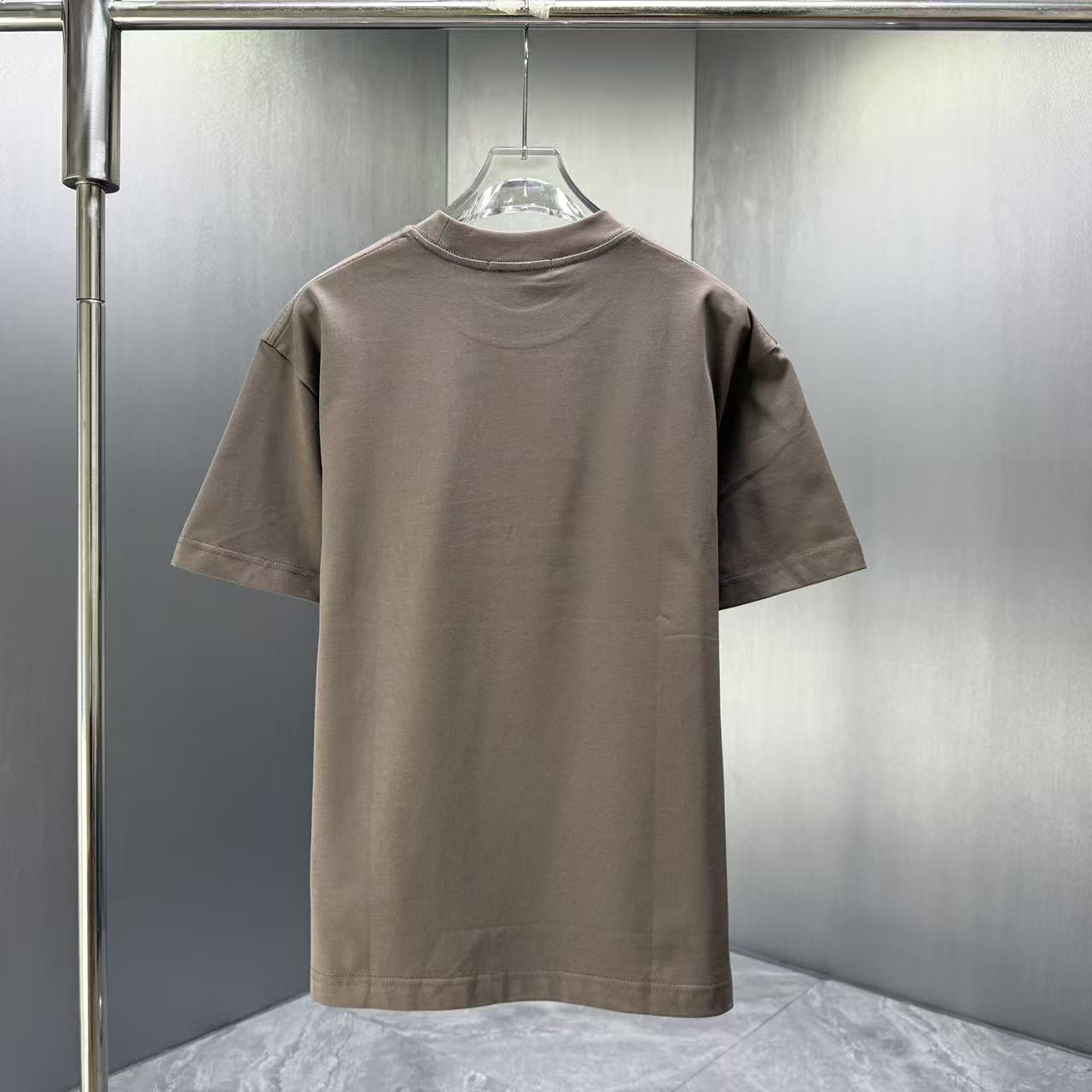 <p>Moncler 短袖T恤(棕)</p>