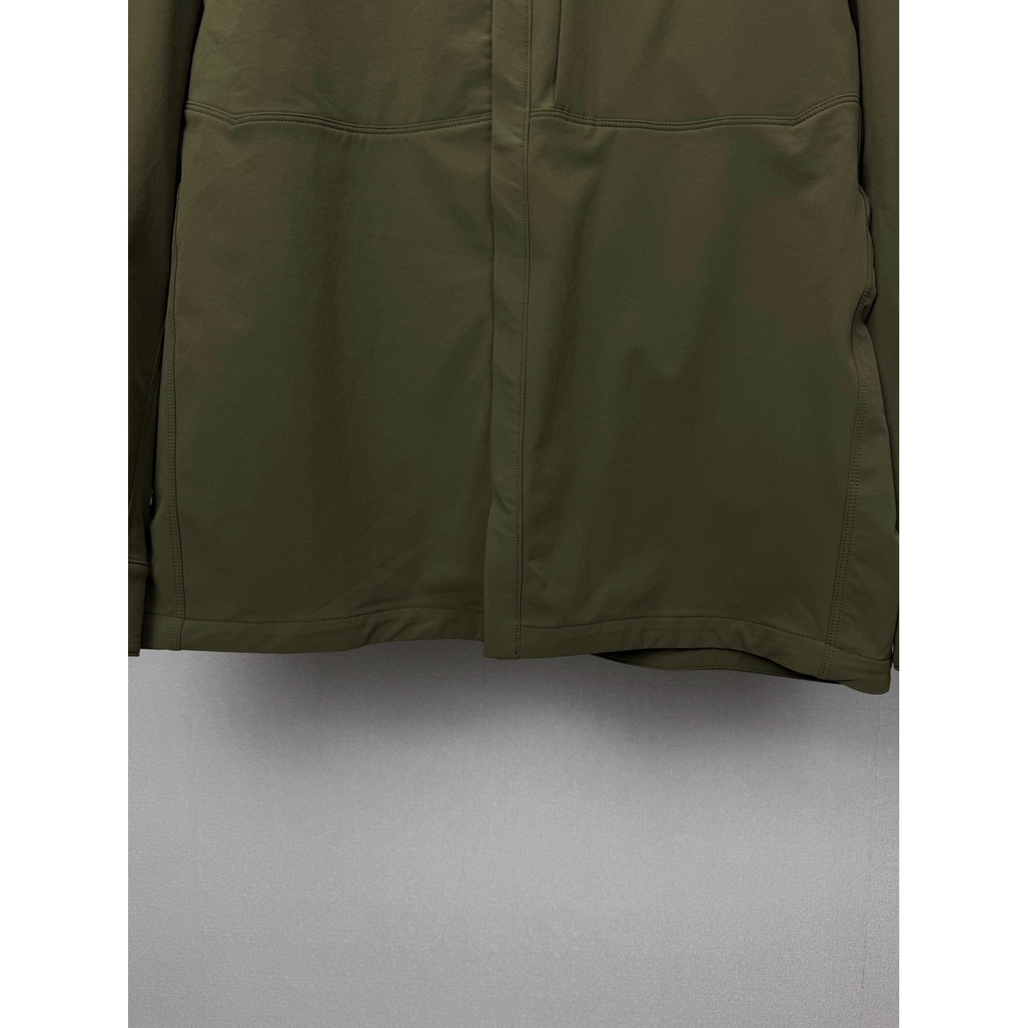 <p>Arc'teryx 情侣款翻领夹克外套(军绿色)</p>
