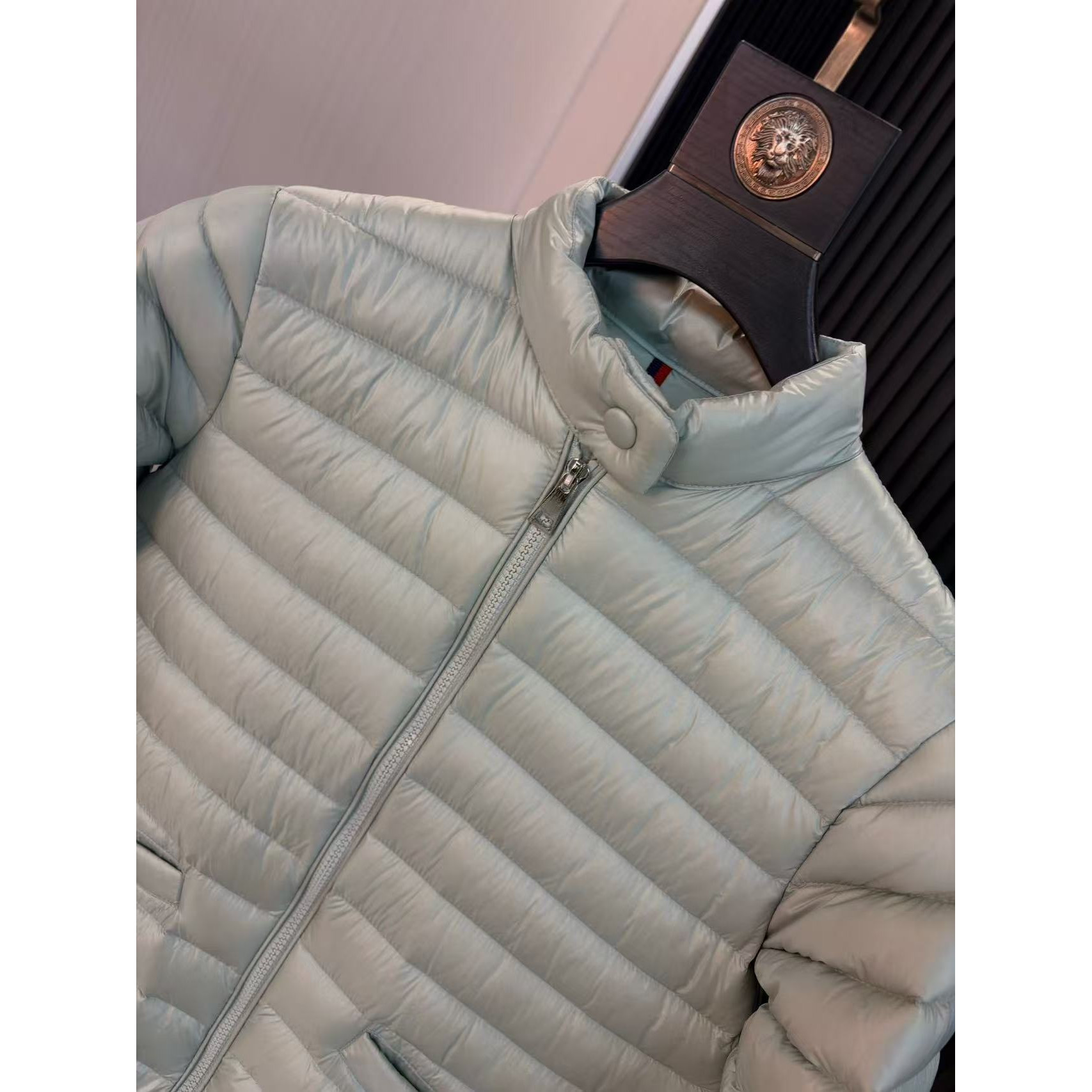 <p>MONCLER Aza系列羽绒服(綠)</p>