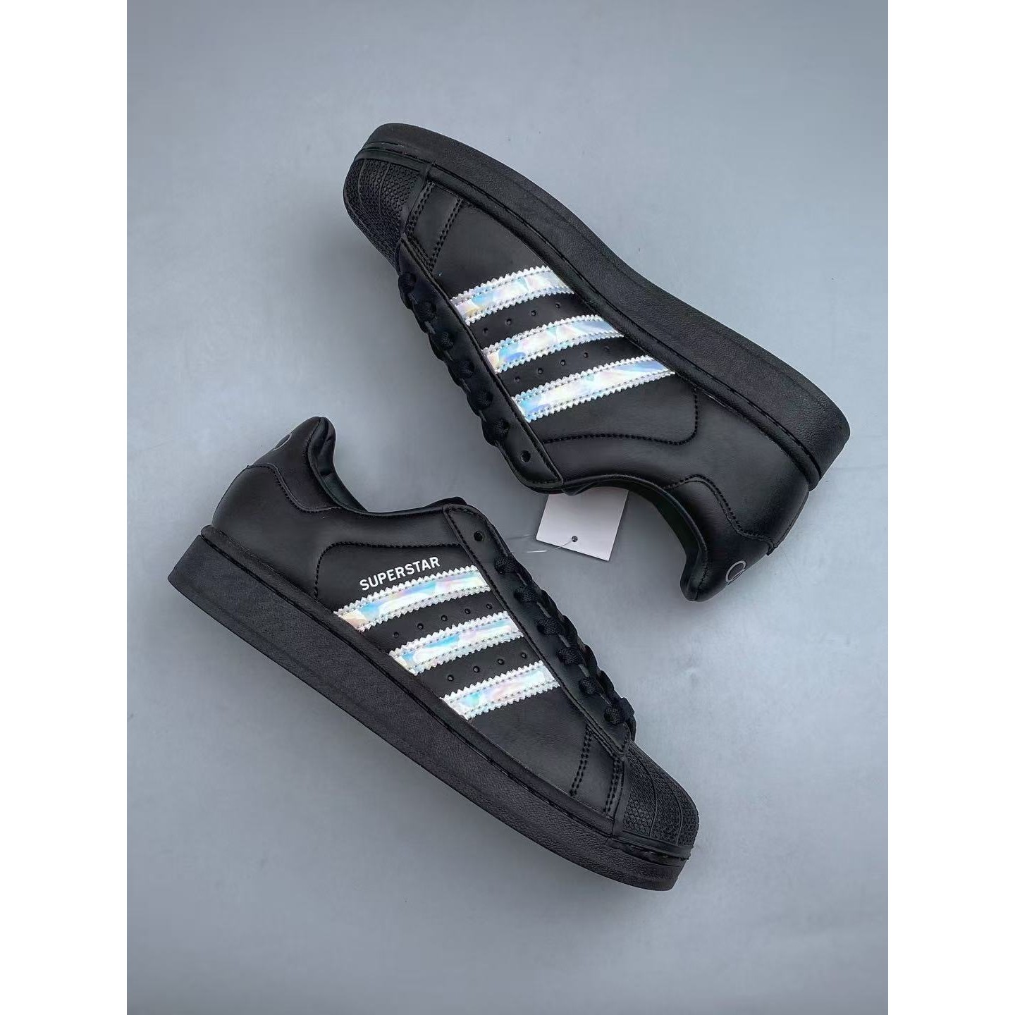 <p>Adidas Originals Superstar 休闲运动板鞋(黑)</p>