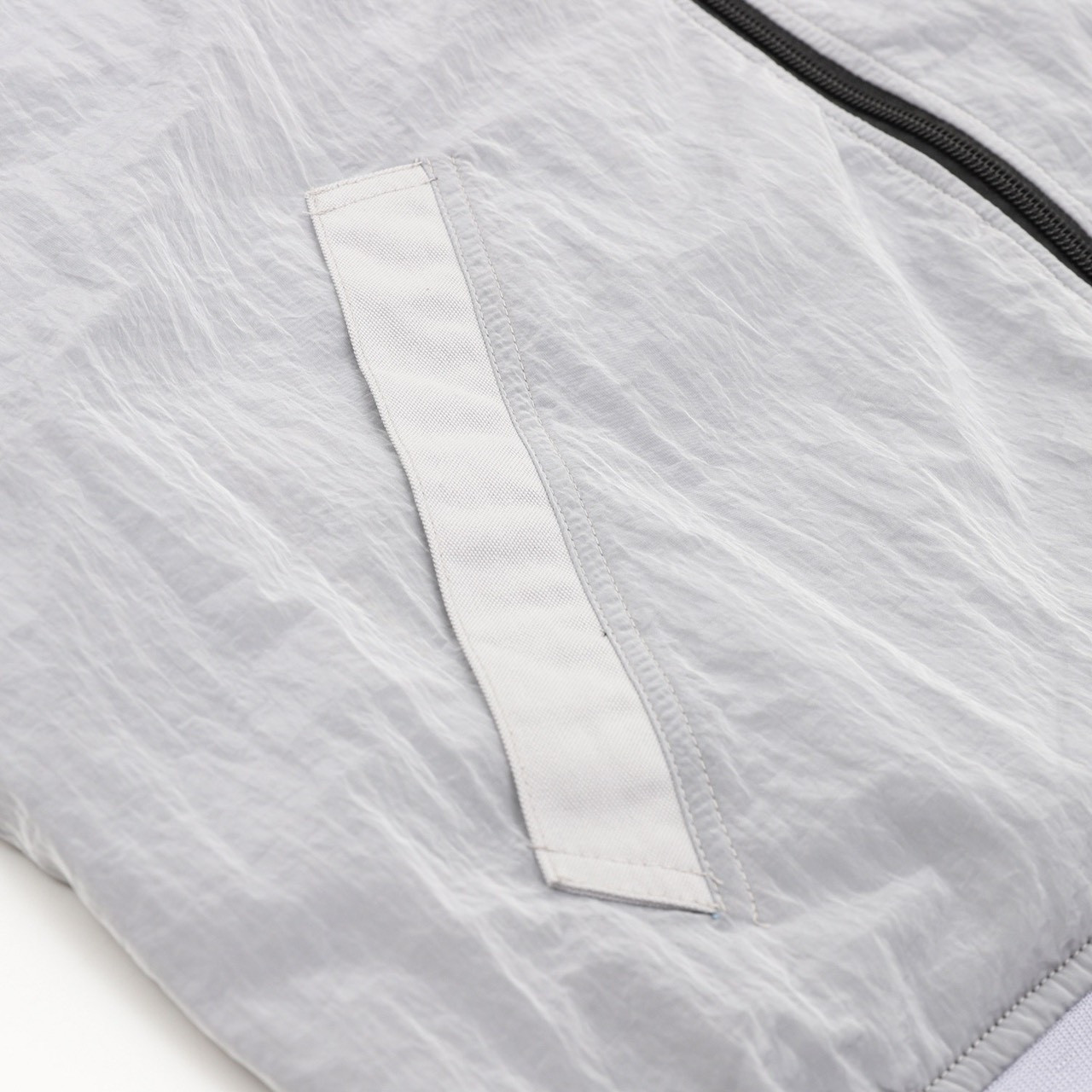 <p>Stone Island Nylon Meta 系列金属尼龙外套</p>