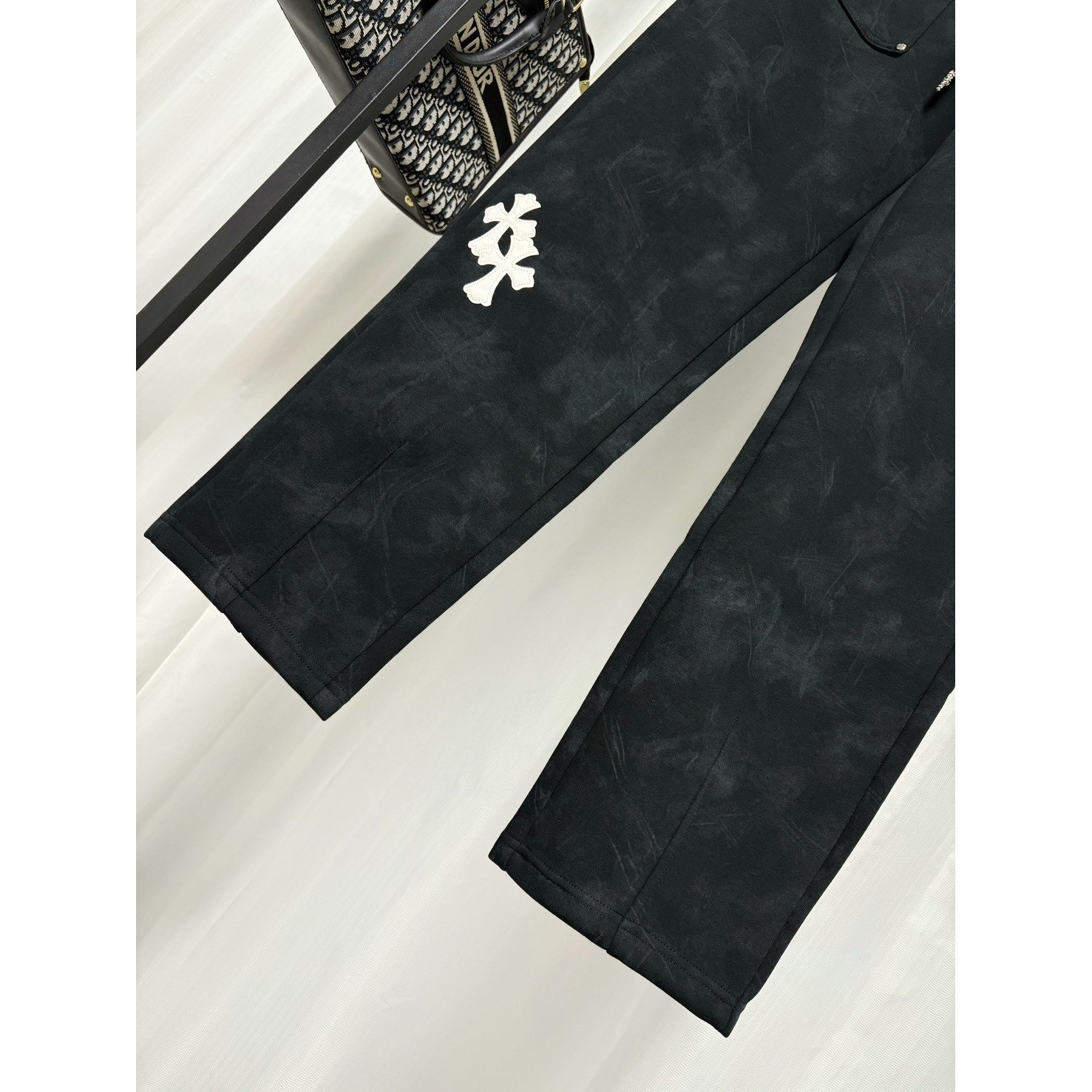 <p>Chrome Hearts 休闲长裤(黑)</p>