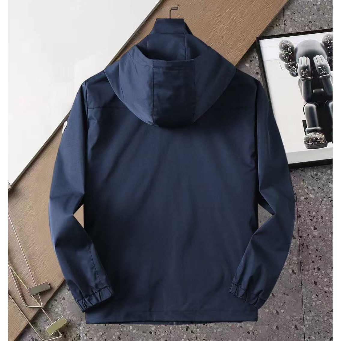 <p>MONCLER 男士夹克外套(800830)</p>