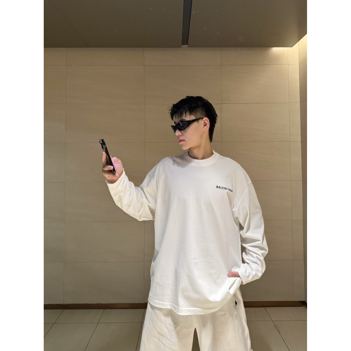<p>Balenciaga 长袖T恤(白B13)</p>

<p>&nbsp;</p>