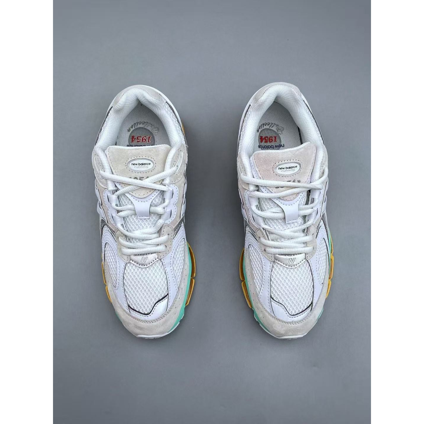 <p>New Balance 运动慢跑鞋(白)&nbsp;</p>