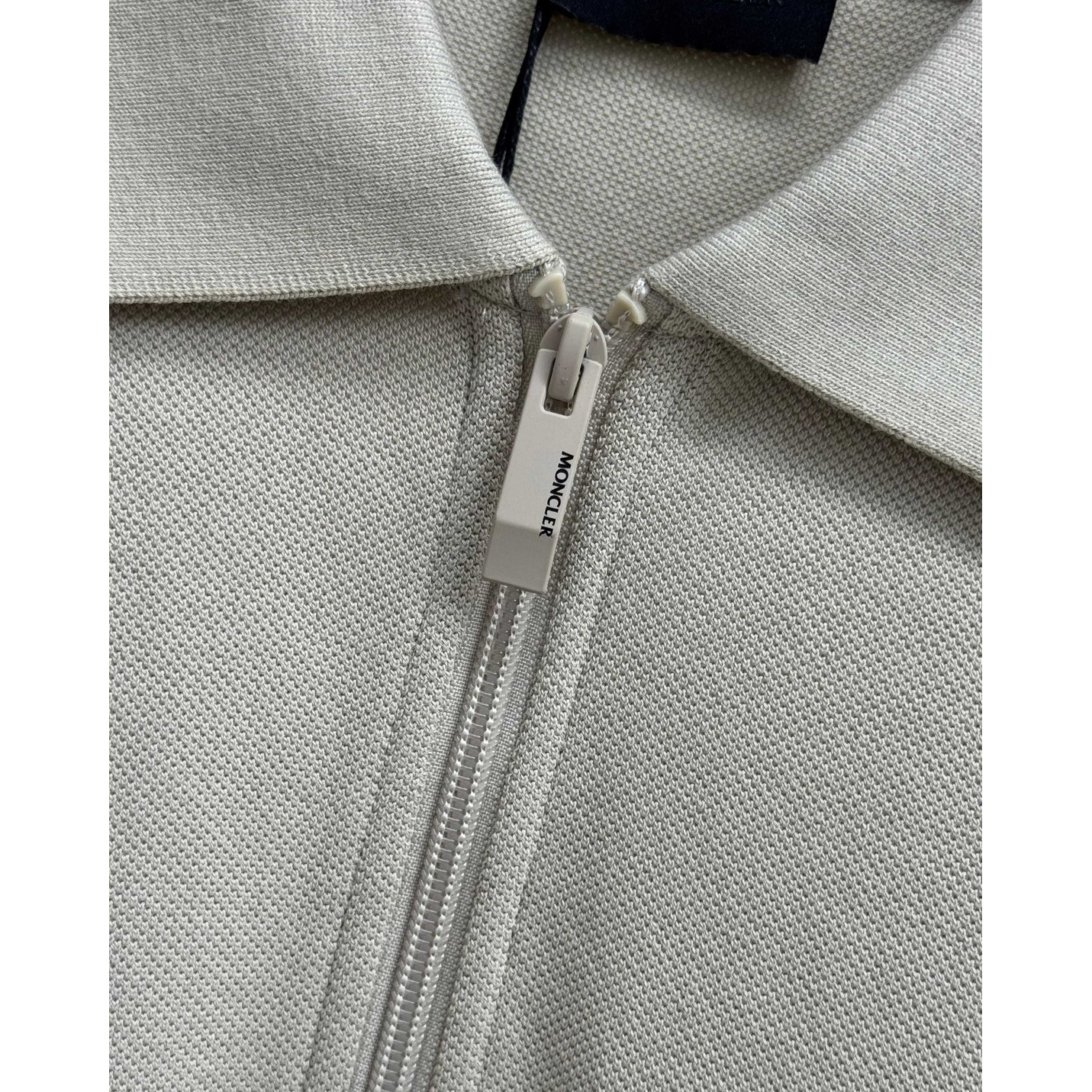 <p>MONCLER&nbsp;短袖翻领polo衫(杏)</p>