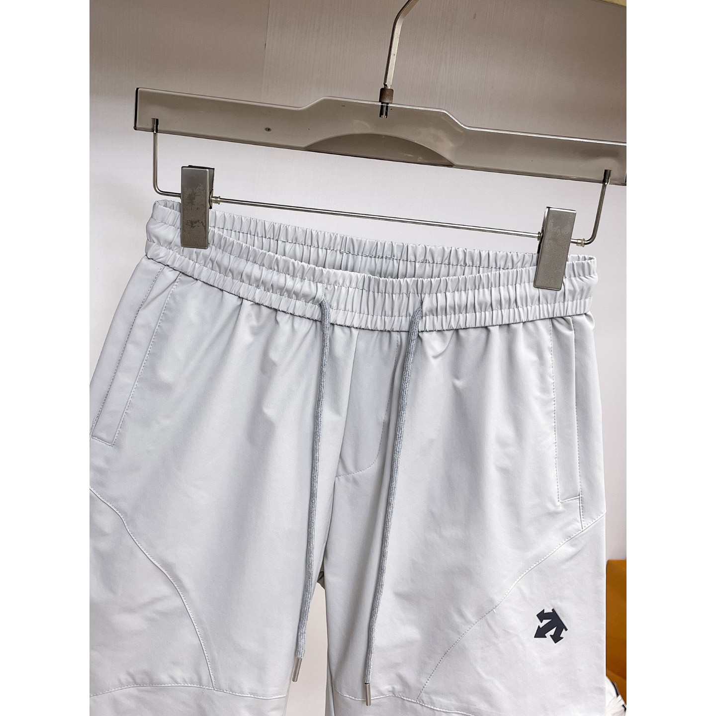 <p>Descente 休闲短裤(灰)</p>