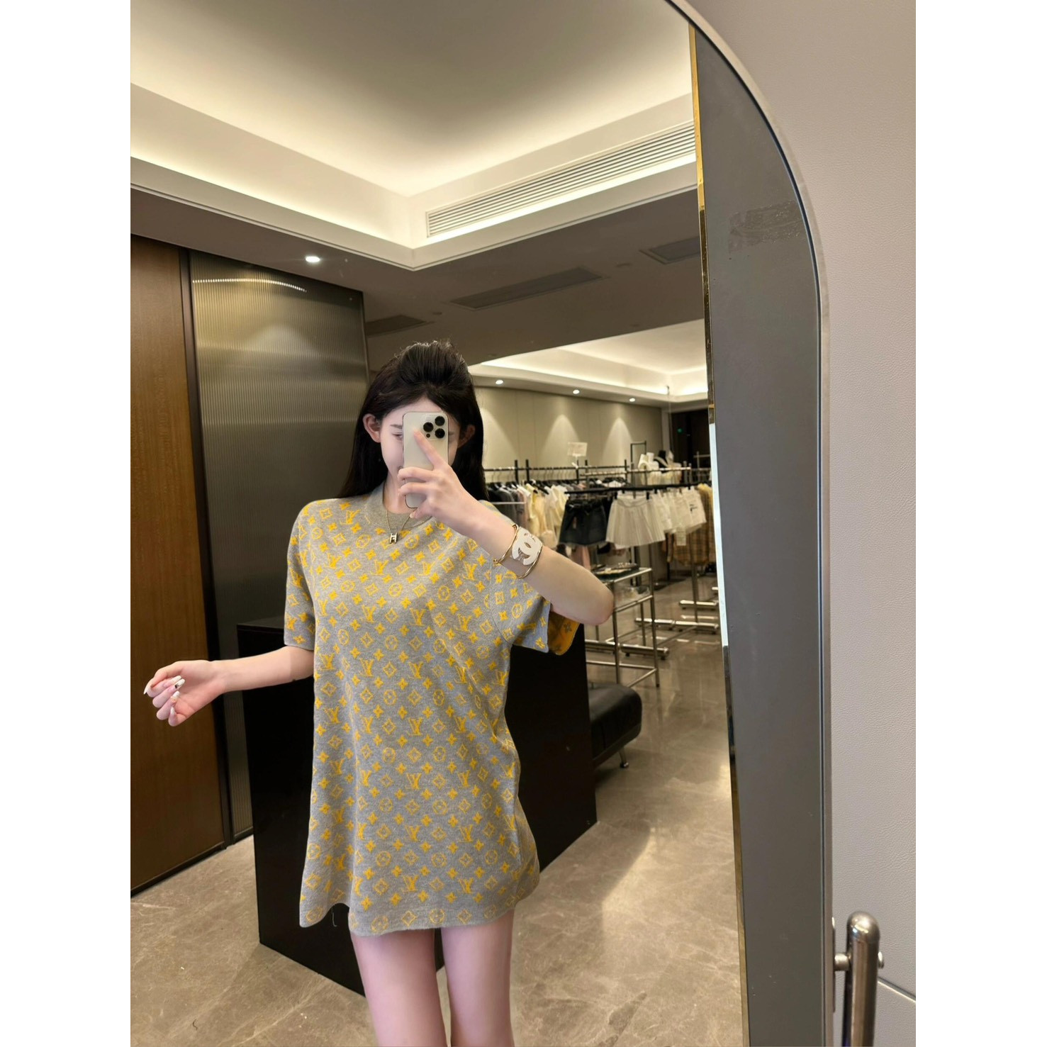 <p>LOUIS VUITTON 全幅提花针织短袖(橙灰色)</p>