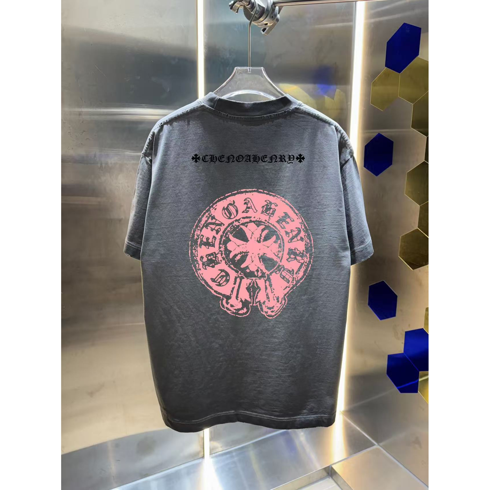 <p>CHROME HEARTS&nbsp;洗水磨破短袖T恤(洗水灰)</p>