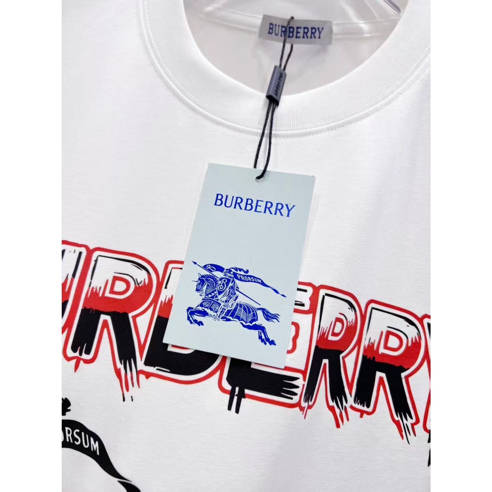 <p>BURBERRY&nbsp;短袖圆领T恤(白)</p>