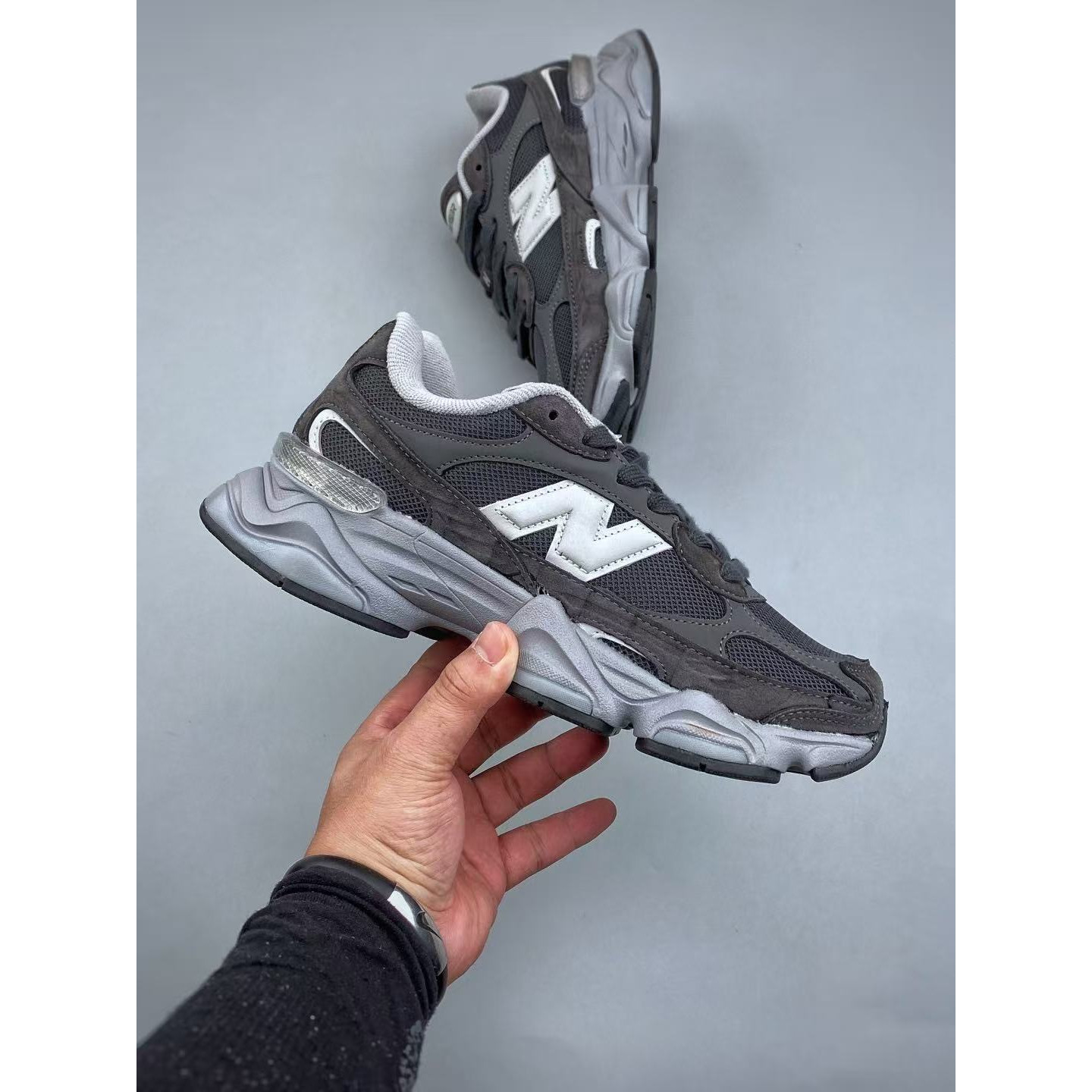 <p>New Balance NB9060 休闲鞋 (黑)&nbsp;</p>