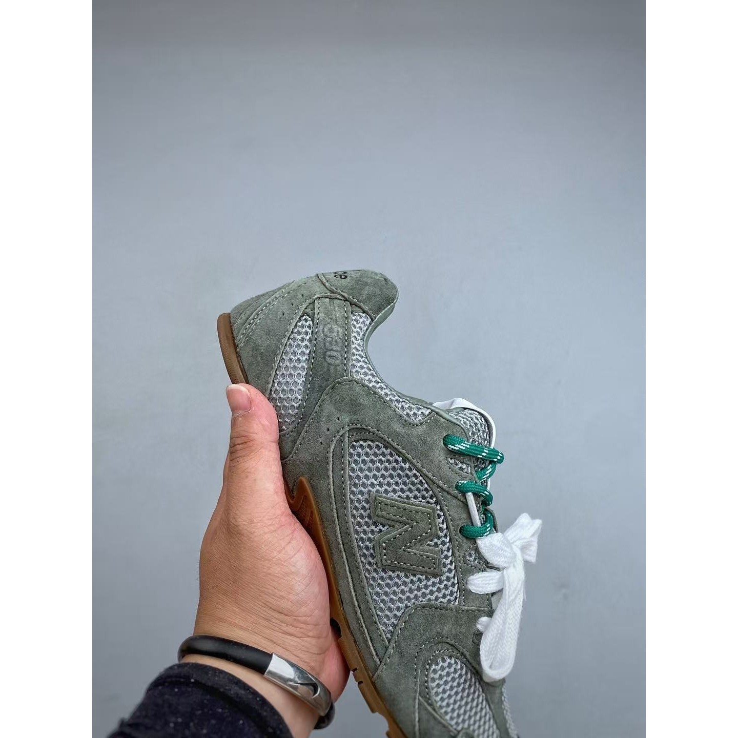 <p>MiuMiu x New Balance 低帮生活休闲鞋(墨綠)&nbsp;&nbsp;</p>