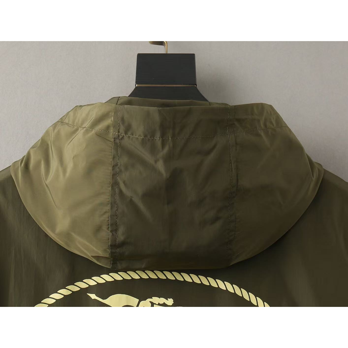 <p>BURBERRY 男士夹克外套(綠)<br />
&nbsp;</p>