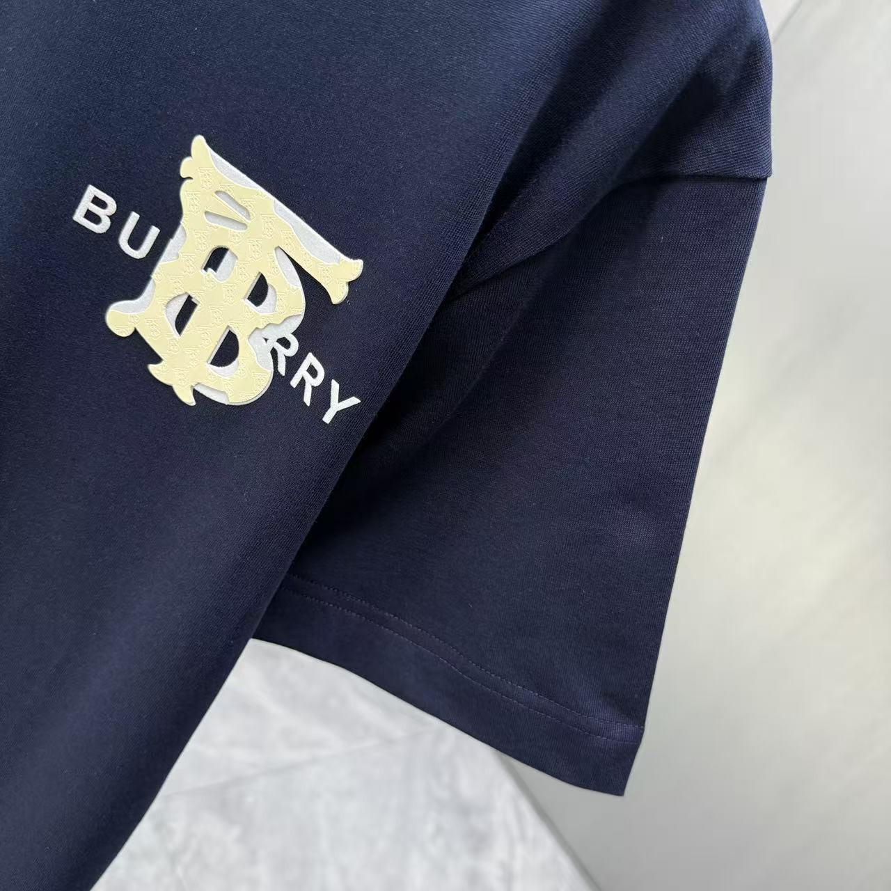 <p>BURBERRY 短袖T恤(黑)</p>