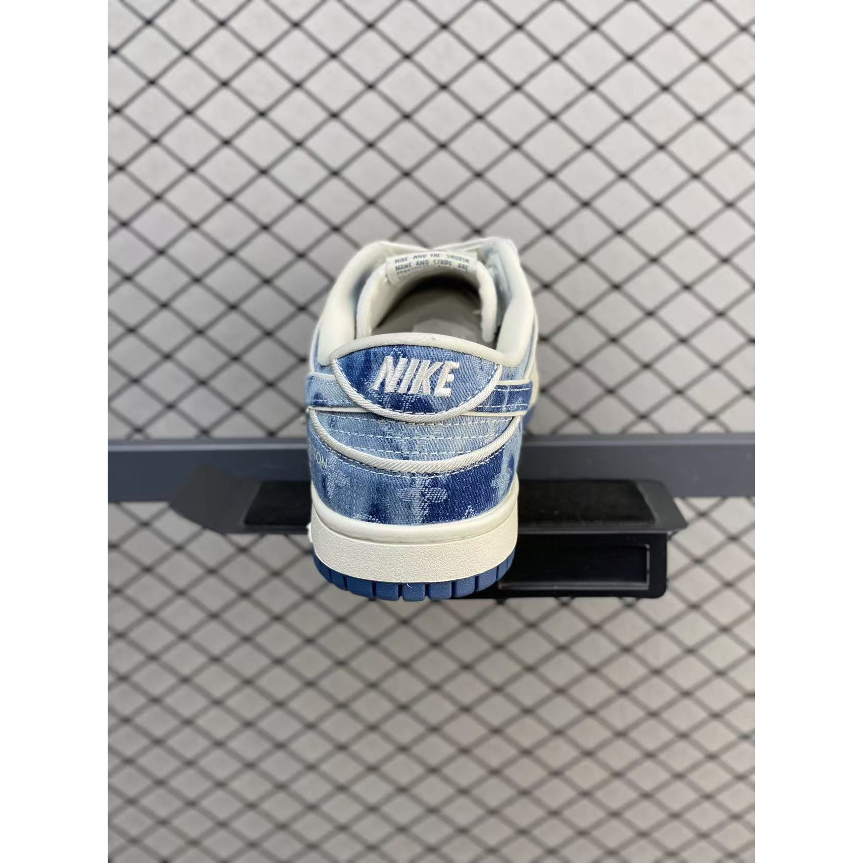 <p>Nike SB Dunk Low 青蓝牛仔休闲板鞋(藍)</p>