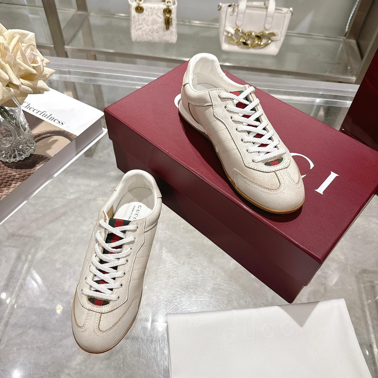 <p>GUCCI 德训鞋(女款-白)</p>
