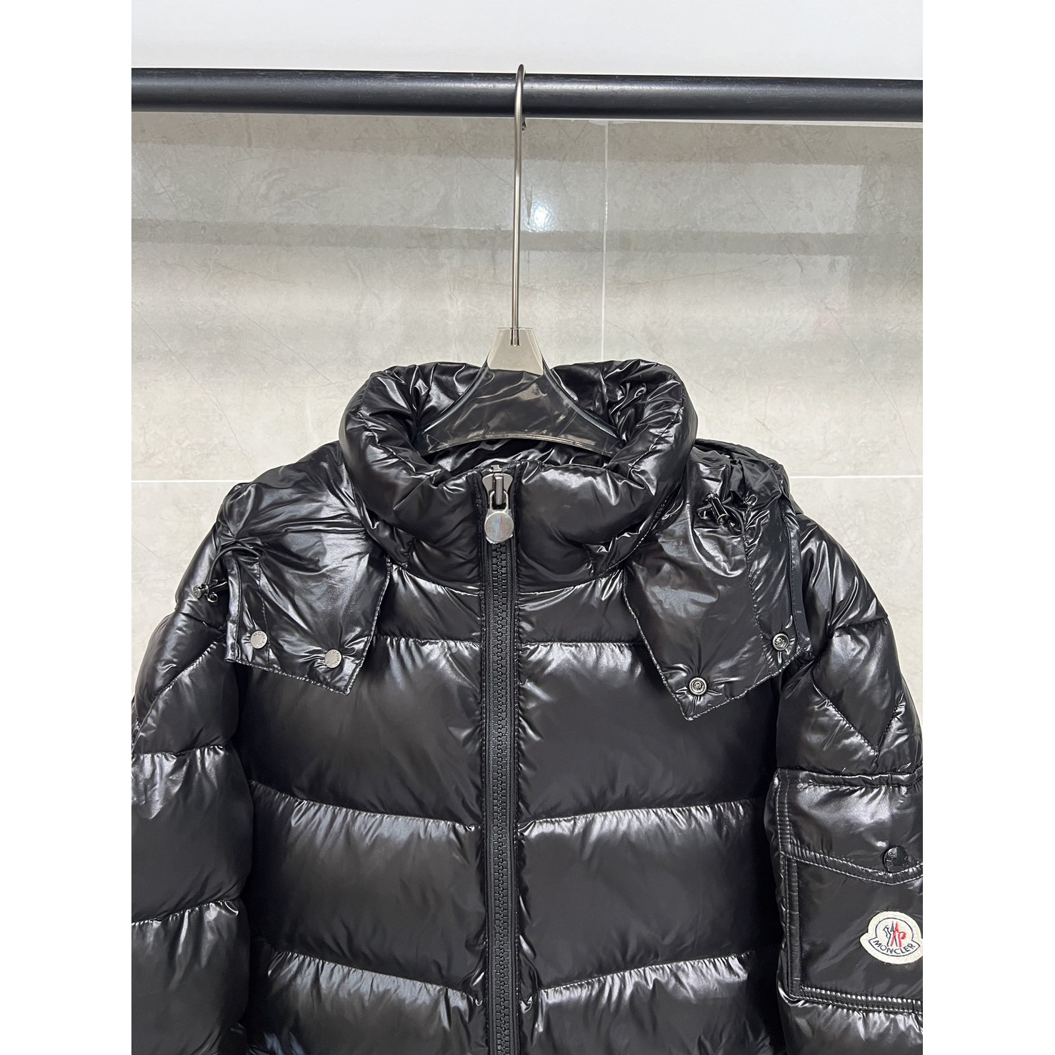 <p>Moncler 羽绒服 (黑)</p>