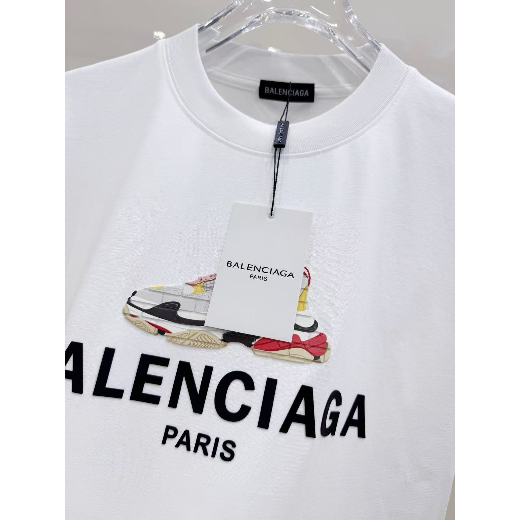 <p>Balenciaga 老爹鞋子短袖t恤(白)&nbsp;</p>