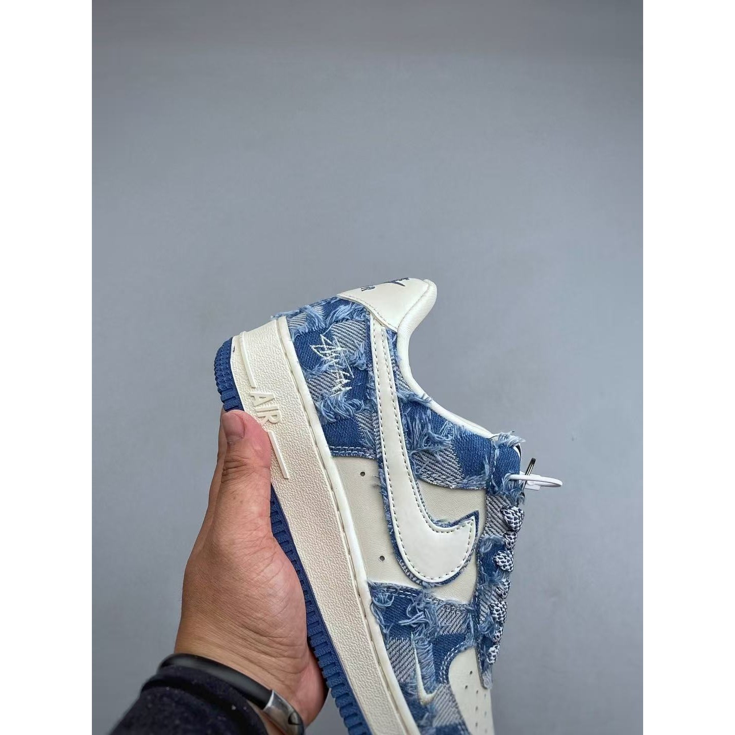 <p>Nike Air Force1 07 low 联名款(白藍)</p>