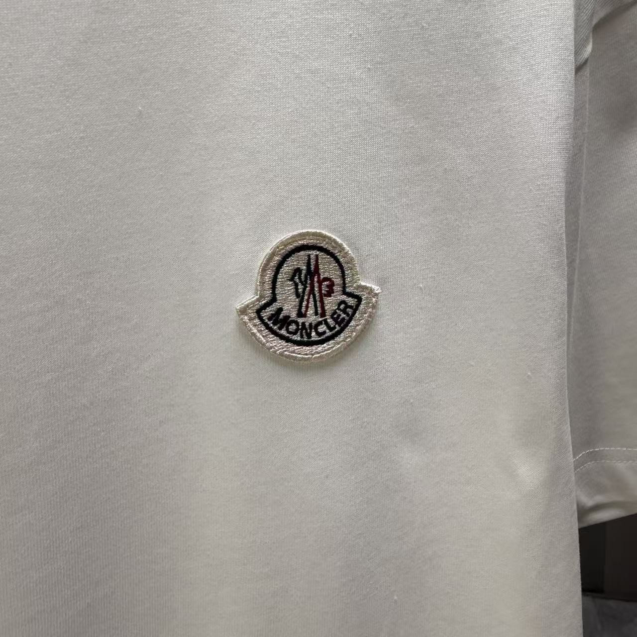 <p>Moncler 短袖T恤(白)</p>