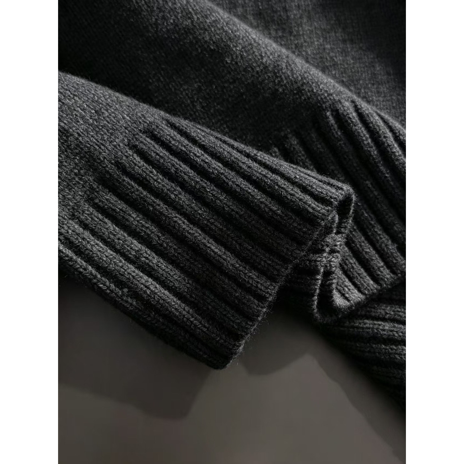 <p>PRADA 高品质男士毛衣(黑)</p>