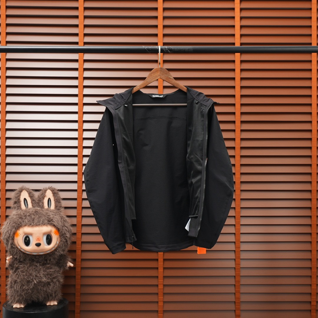 <p>ARC'TERYX 女款Hoody软壳连帽夹克(黑)</p>