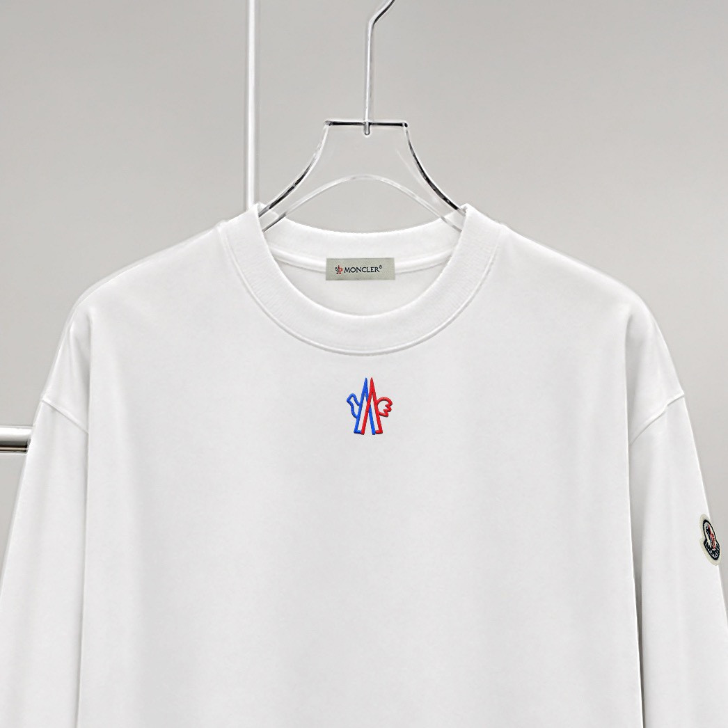 <p>MONCLER logo图案绣花长袖(白)</p>