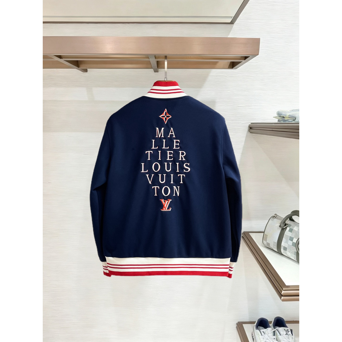 <p>LV 精品外套(藍)</p>
