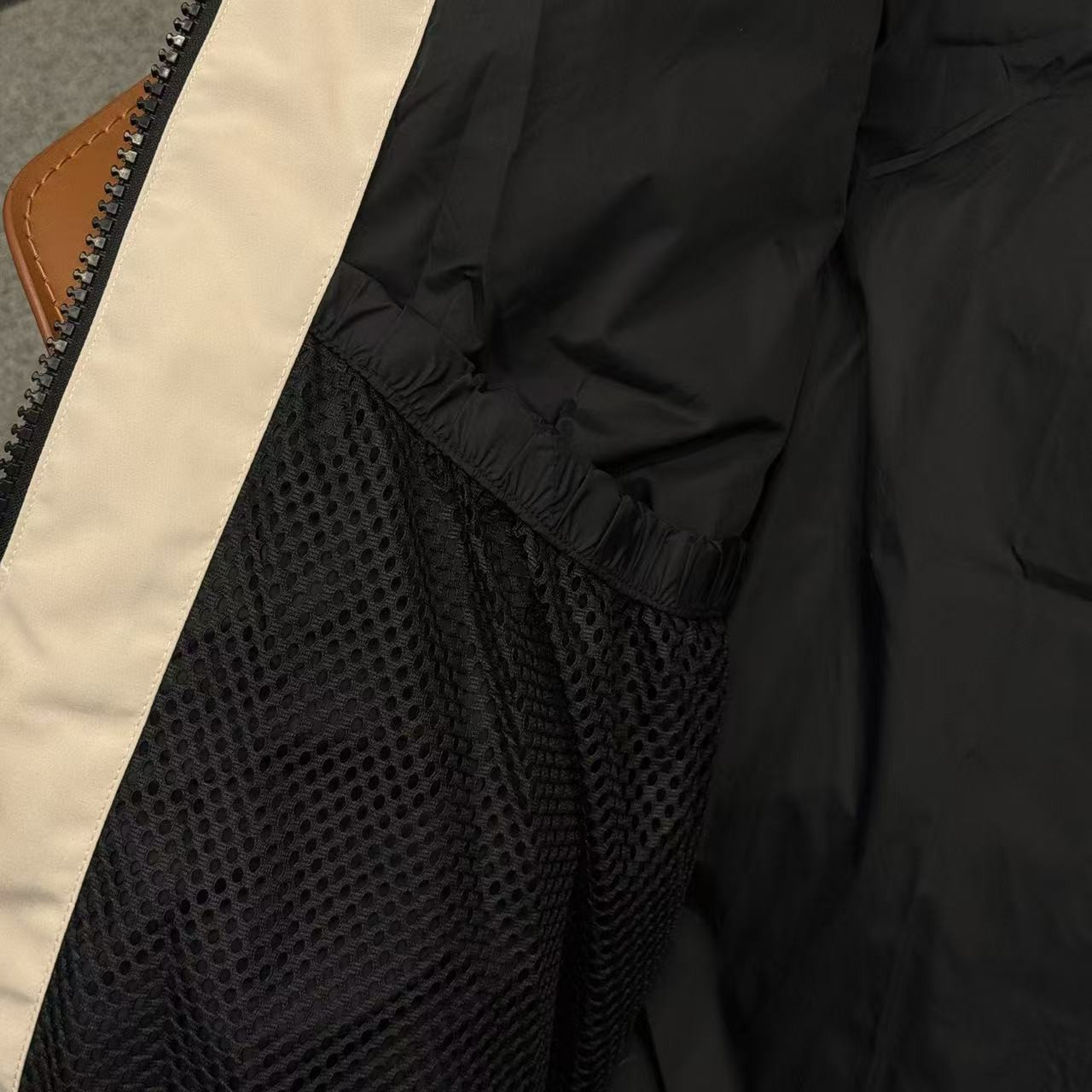 <p>Canada Goose 可拆卸兜帽全長款羽绒服(卡其)</p>