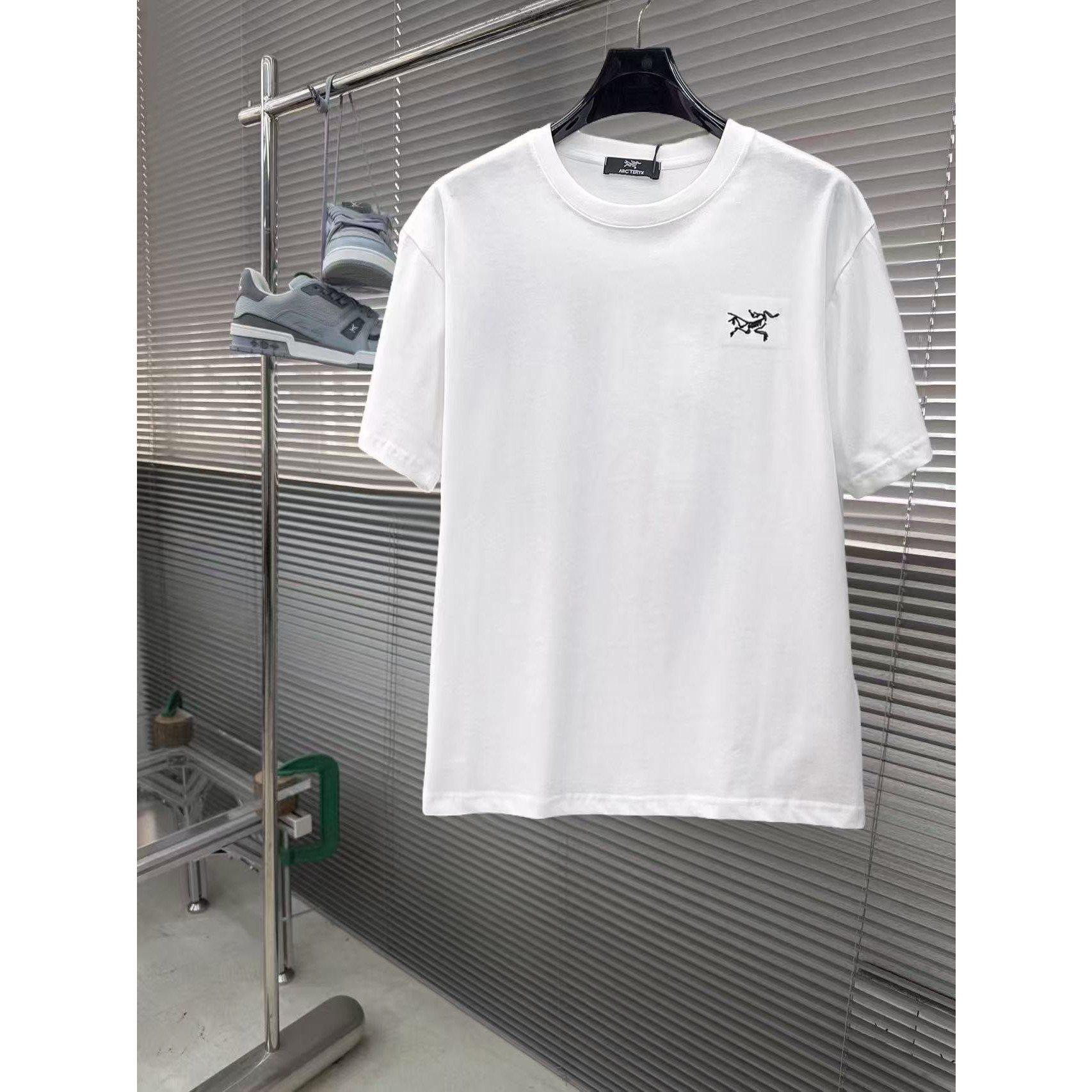 <p>Arc'teryx 专柜新款短袖T恤(白)</p>