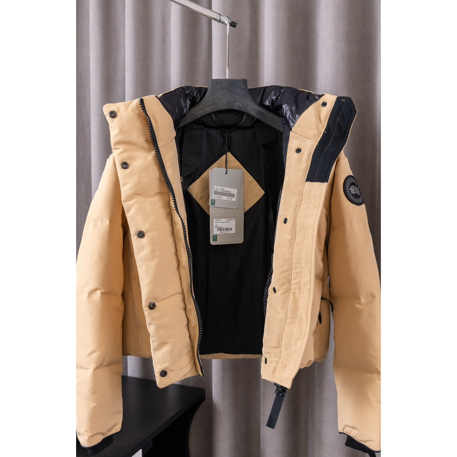 <p>Canada Goose Junction Cropped Puffer 2066 短款羽绒服(卡其色 )</p>