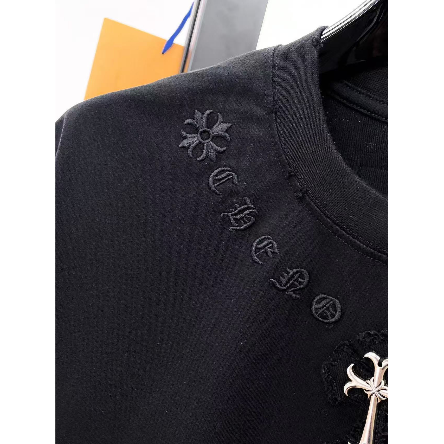 <p>CHROME HEARTS 专柜新款短袖T恤(黑)</p>