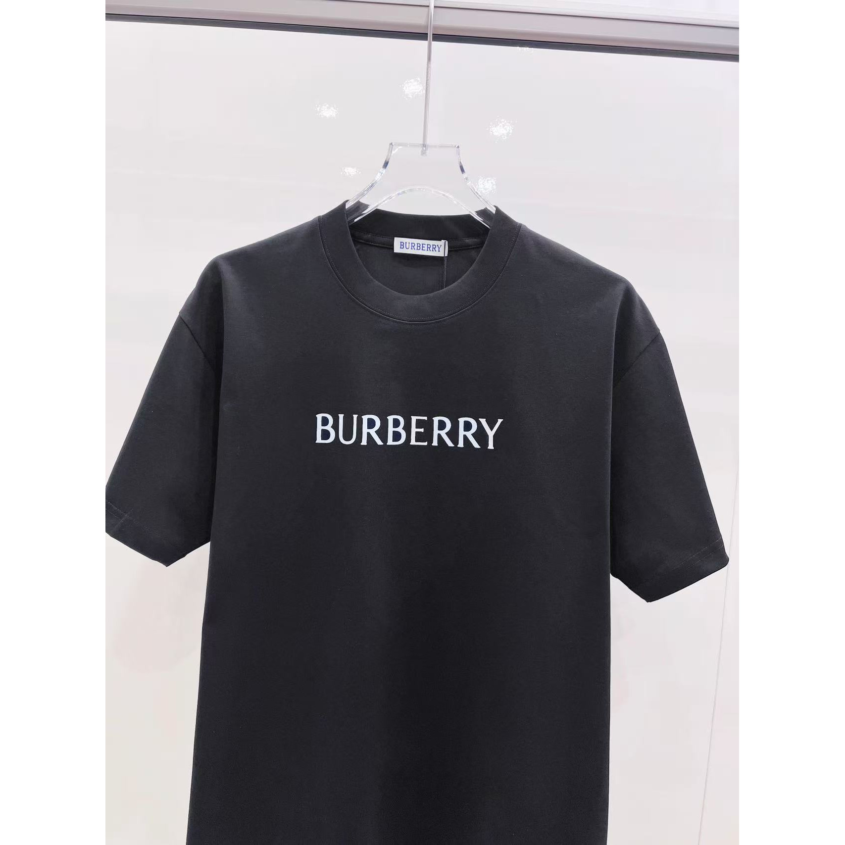 <p>BURBERRY 印花短袖T恤(黑)</p>