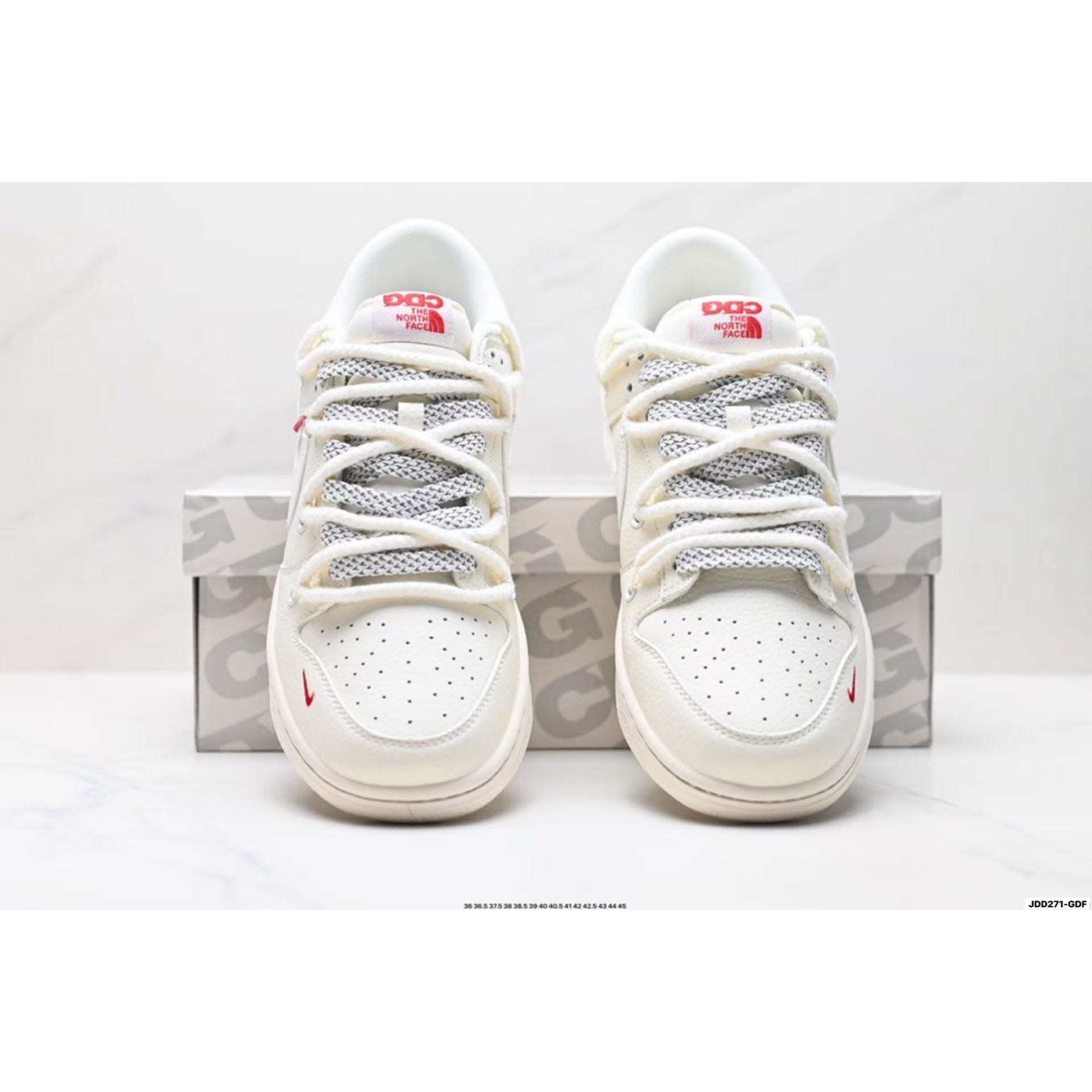 <p>Nike Dunk Low 低帮休闲运动板鞋(白)</p>
