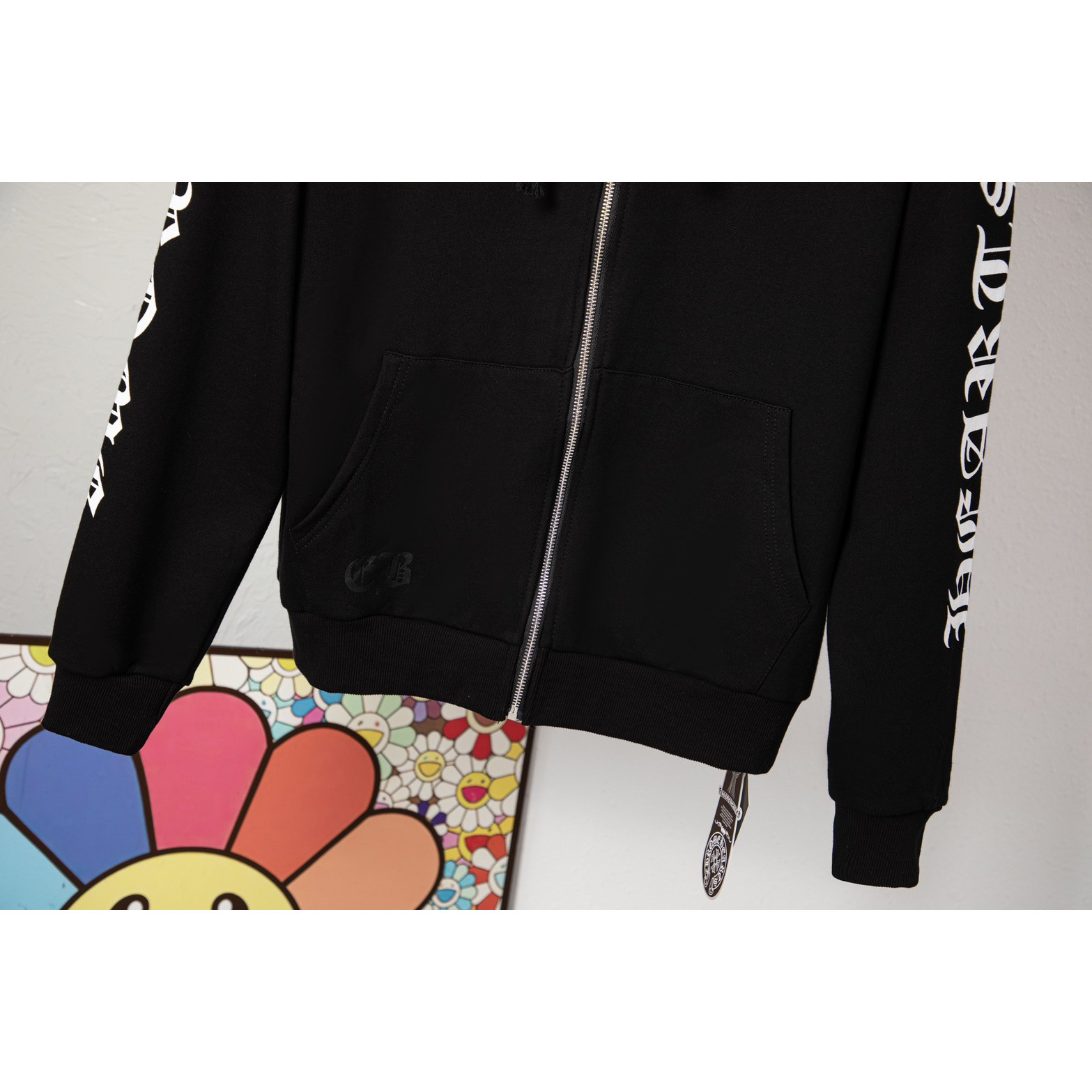 <p>CHROME HEARTS 梵文字母连帽外套(DZ82)(黑色)</p>