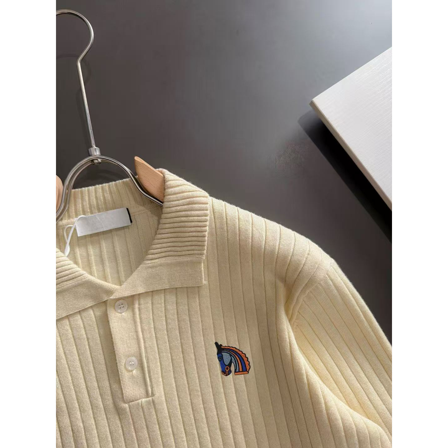 <p>HERMES 秋冬官网最新毛衣(黃)</p>