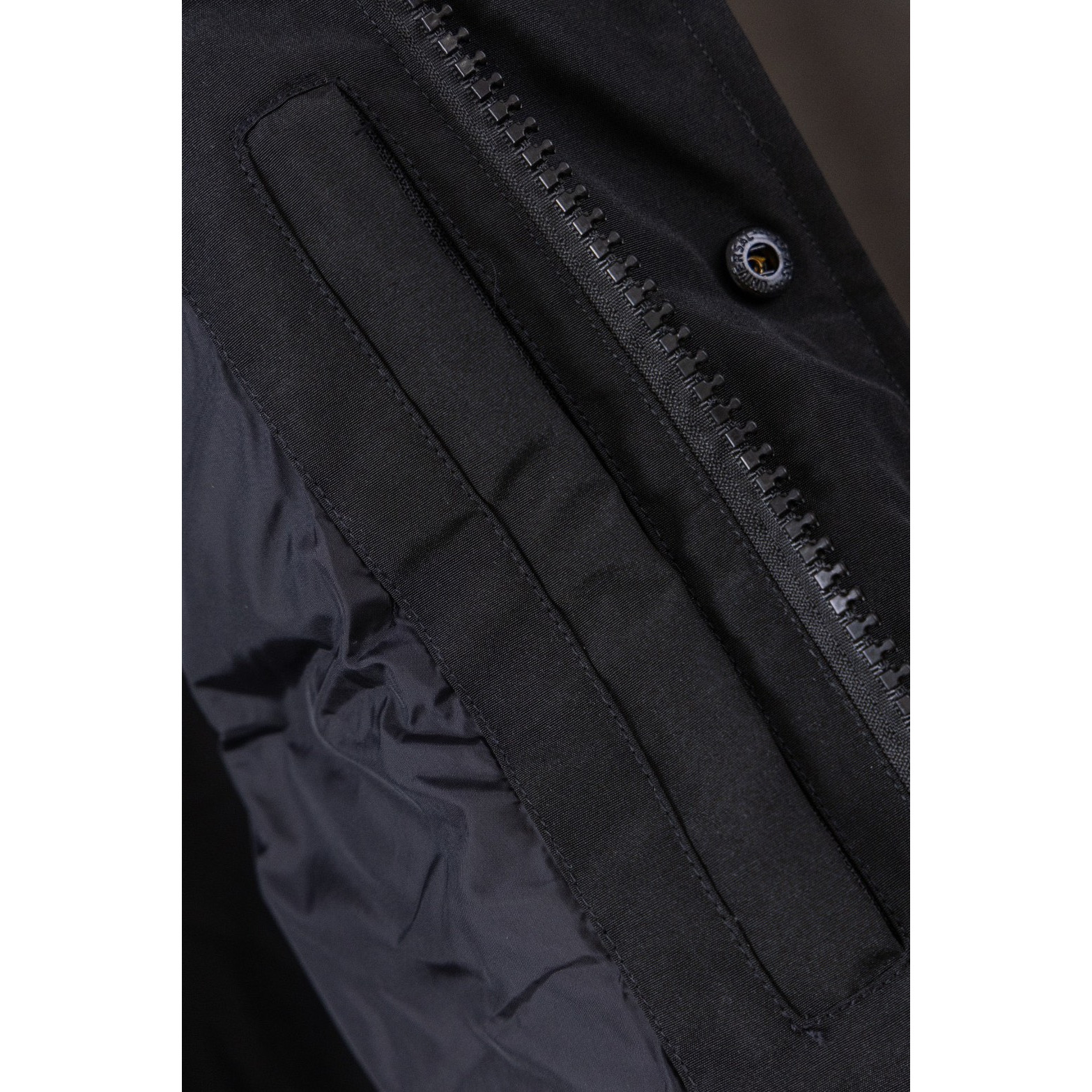 <p>Canada Goose Paradigm Freestyle Vest 2057MW羽绒服马甲(黑色)</p>