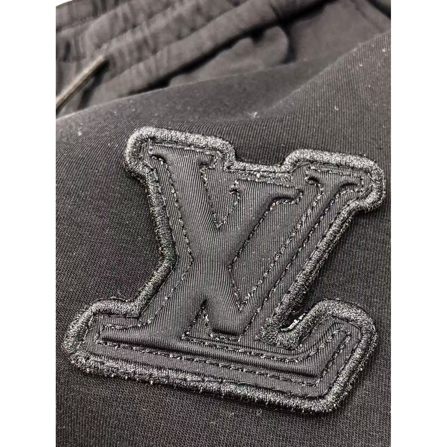 <p>LV&nbsp;高品质时尚休闲裤(782967)</p>