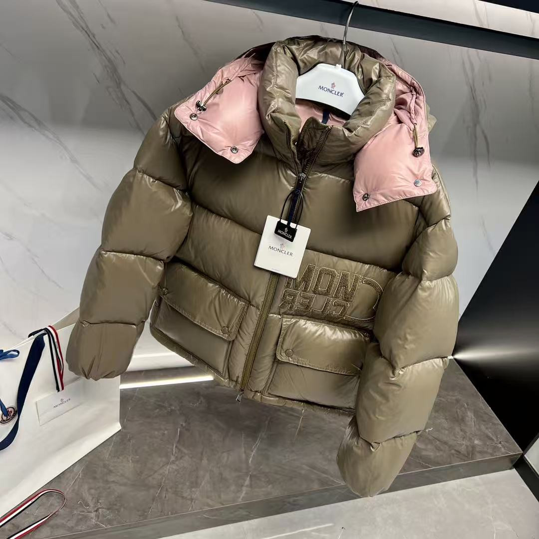 <p>MONCLER Abbaye面包服漆面尼龙女士羽绒服(卡其)</p>