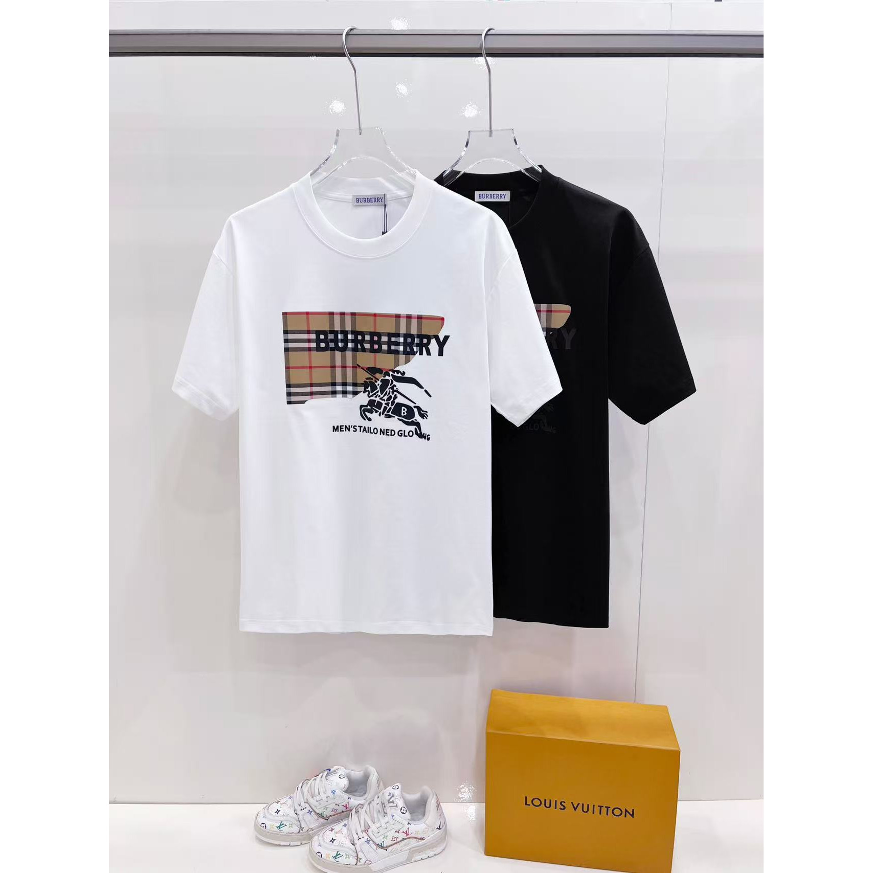 <p>BURBERRY 短袖圆领T恤(黑)</p>