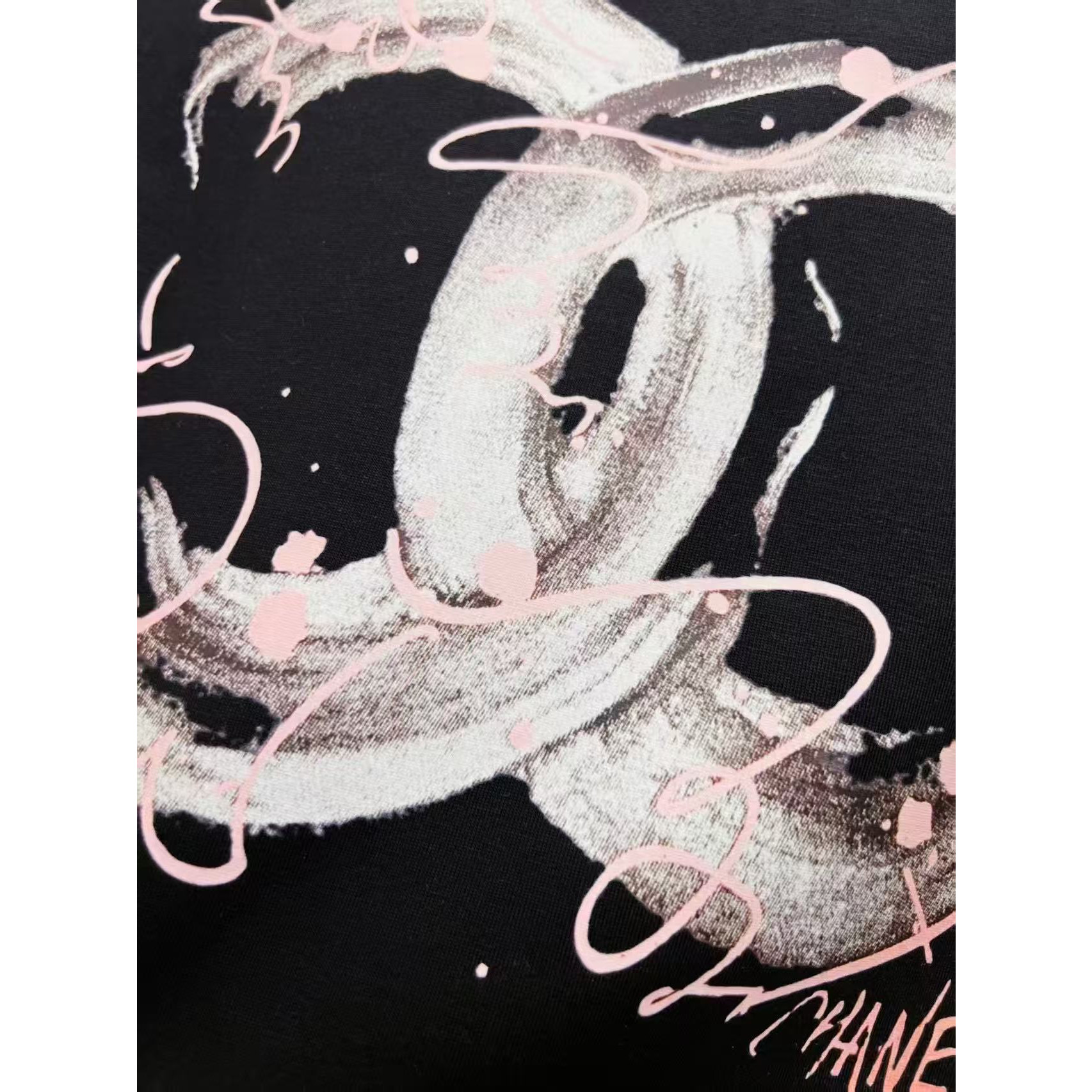 <p>CHANEL 短袖圆领T恤(黑)</p>
