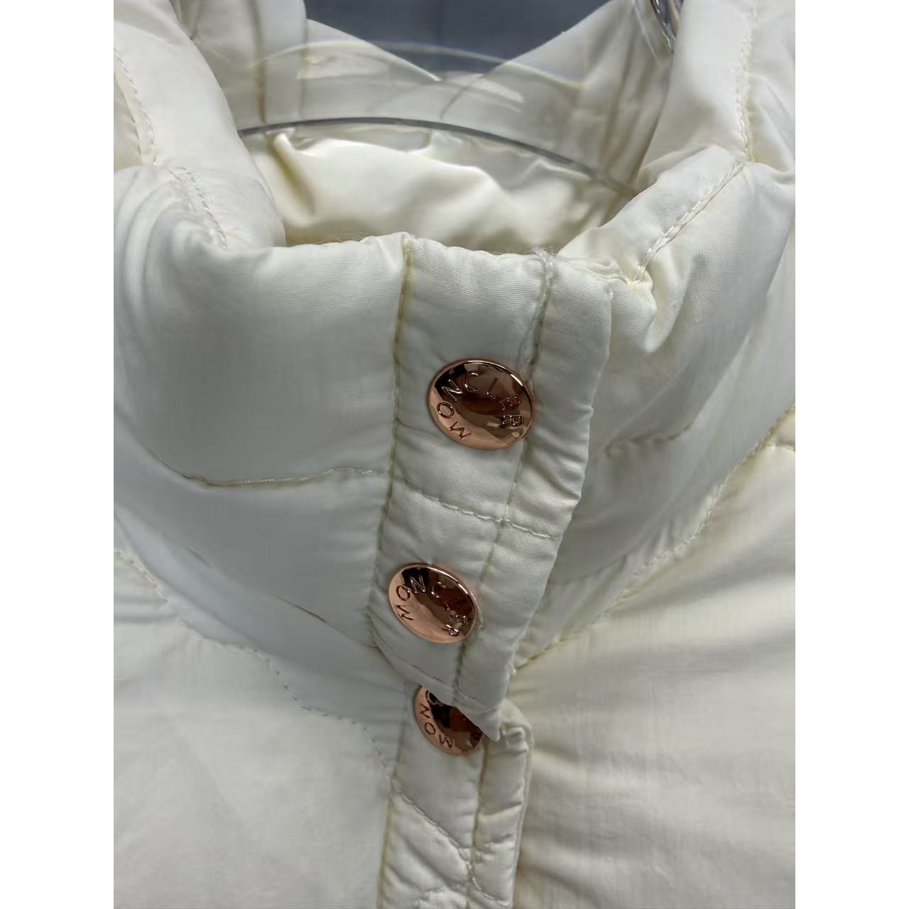 <p>Moncler 针织拼接羽绒服(粉)</p>