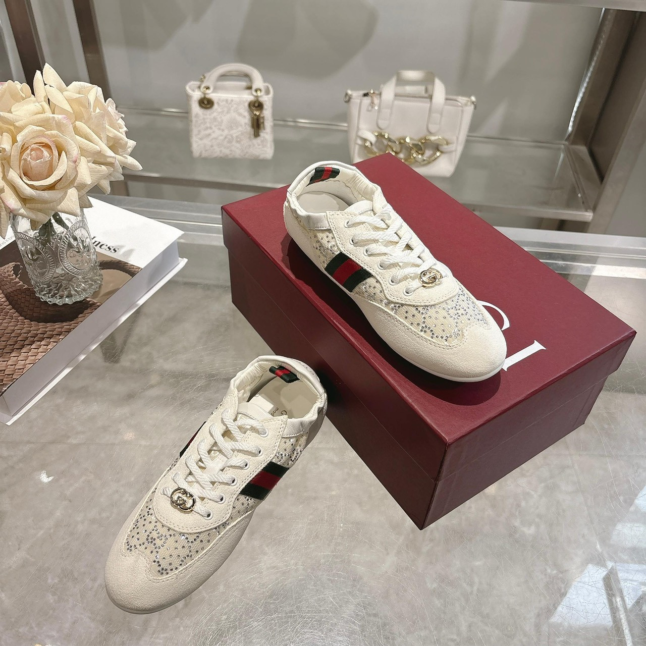 <p>GUCCI 水晶钻鞋(白)</p>